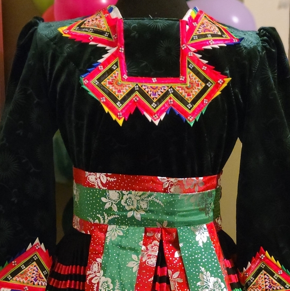 Hmong PNM outfit - Picture 4 of 4